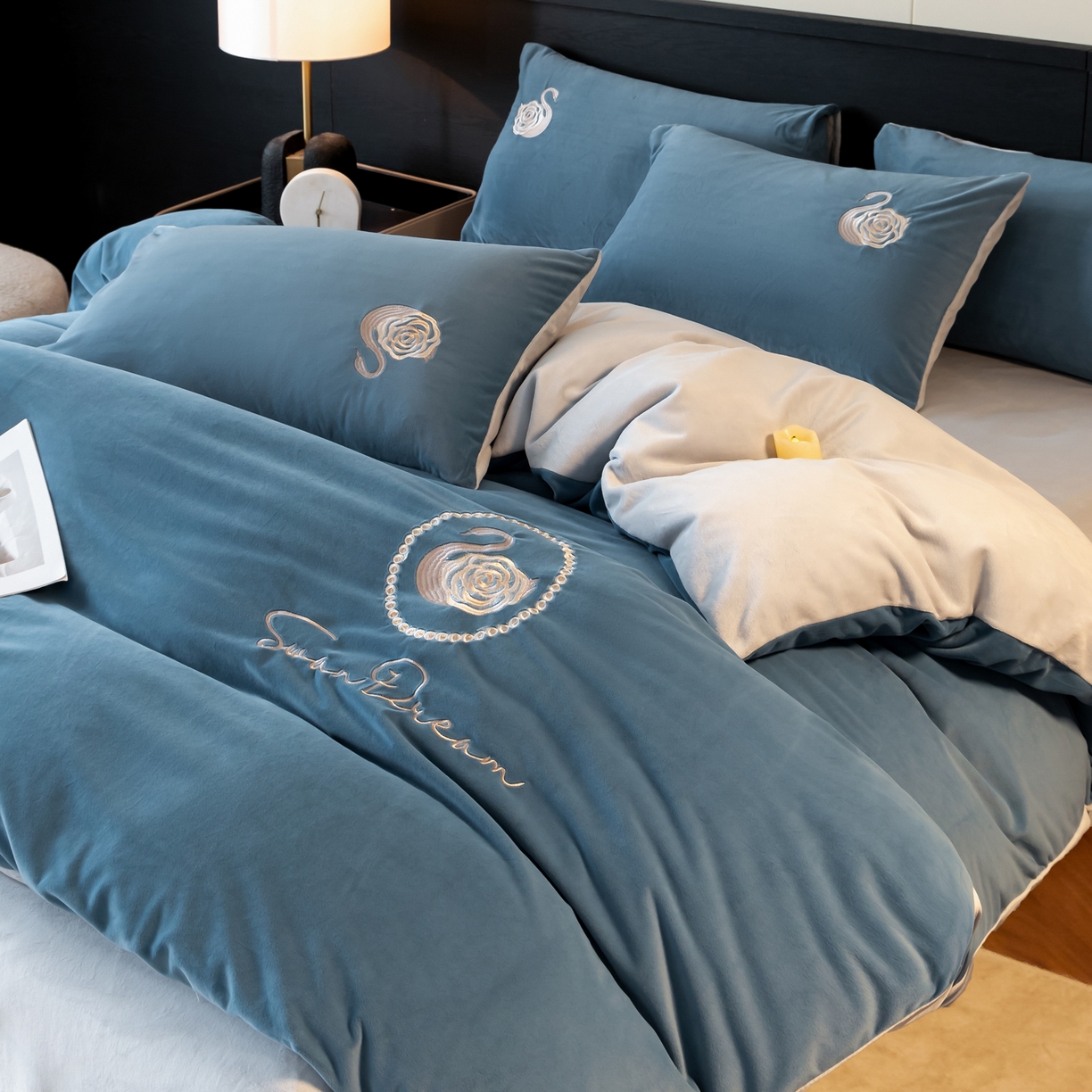 91家纺网 家纺一手货源 找家纺 （总）如一 2025新款水晶绒双拼刺绣四件套天鹅系列