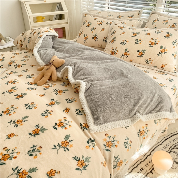 91家纺网 家纺一手货源 找家纺 琪格格纺织 2025新款A牛奶绒B兔兔绒保暖印花四件套 大包边绒小黄花