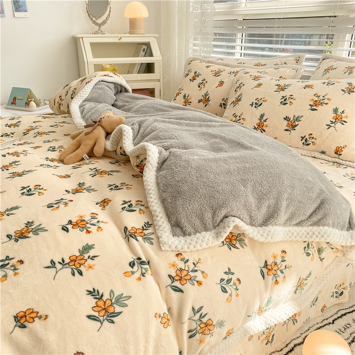 91家纺网 家纺一手货源 找家纺 琪格格纺织 2025新款A牛奶绒B兔兔绒保暖印花四件套 大包边绒小黄花