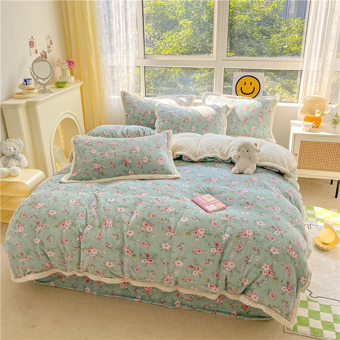 91家纺网 家纺一手货源 找家纺 琪格格纺织 2025新款A牛奶绒B兔兔绒保暖印花四件套 大包边绒小兰花