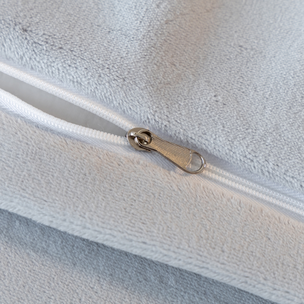 91家纺网 家纺一手货源 找家纺 如一 2025新款水晶绒双拼刺绣四件套天鹅系列 天鹅-宾利蓝