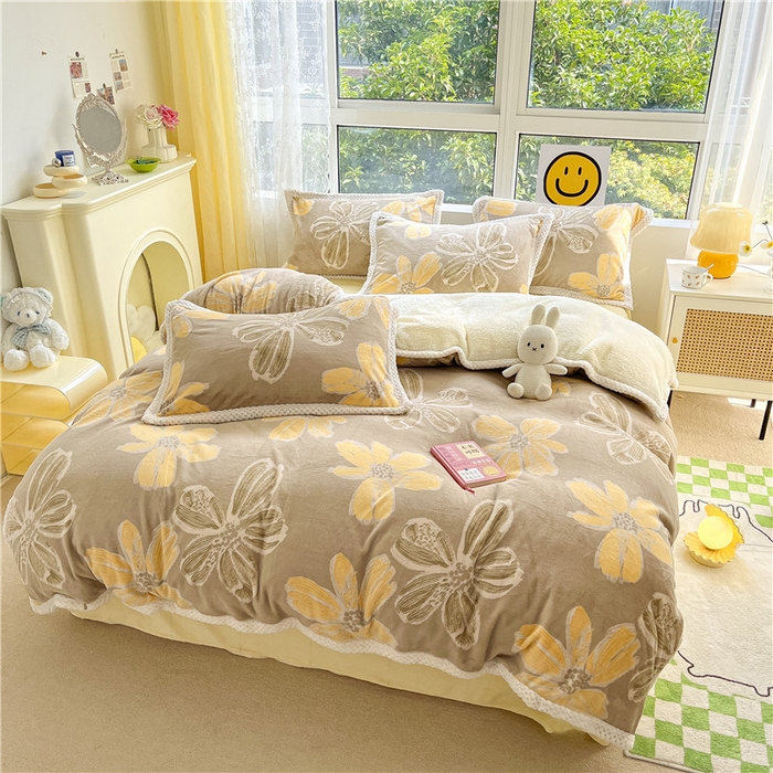 91家纺网 家纺一手货源 找家纺 琪格格纺织 2025新款A牛奶绒B兔兔绒保暖印花四件套 大包边绒烟花三月