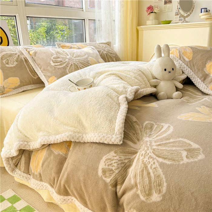 91家纺网 家纺一手货源 找家纺 琪格格纺织 2025新款A牛奶绒B兔兔绒保暖印花四件套 大包边绒烟花三月