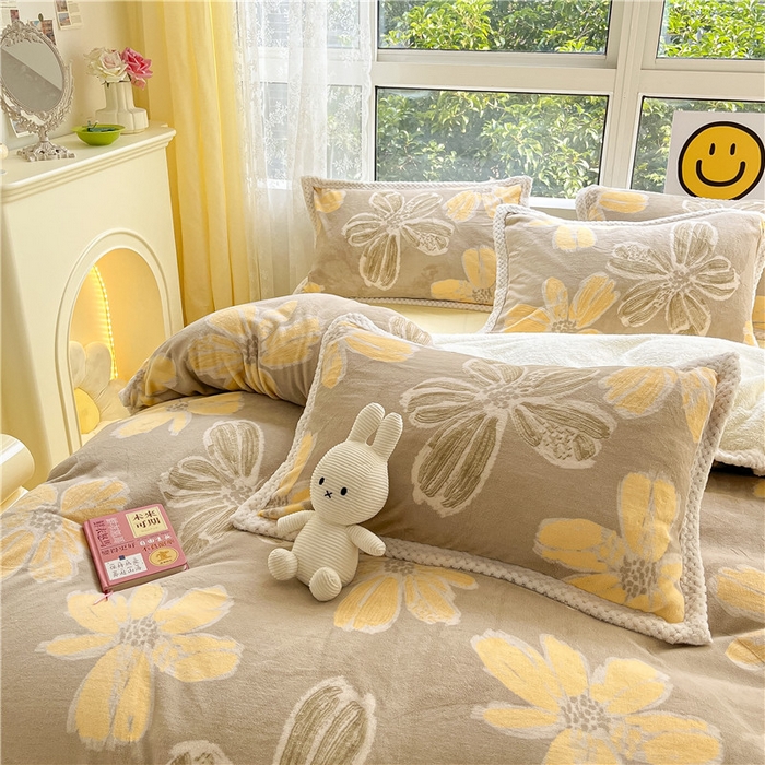 91家纺网 家纺一手货源 找家纺 琪格格纺织 2025新款A牛奶绒B兔兔绒保暖印花四件套 大包边绒烟花三月