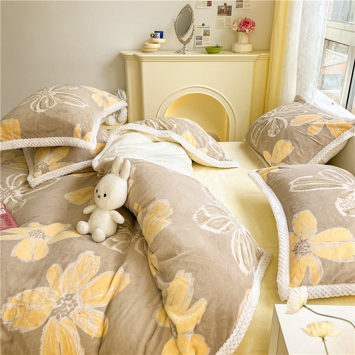 91家纺网 家纺一手货源 找家纺 琪格格纺织 2025新款A牛奶绒B兔兔绒保暖印花四件套 大包边绒烟花三月