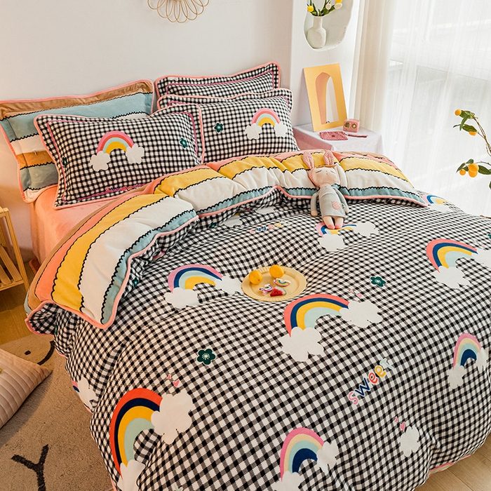 91家纺网 家纺一手货源 找家纺 琪格格纺织 2025新款A牛奶绒B兔兔绒保暖印花四件套 牛奶绒格子彩虹