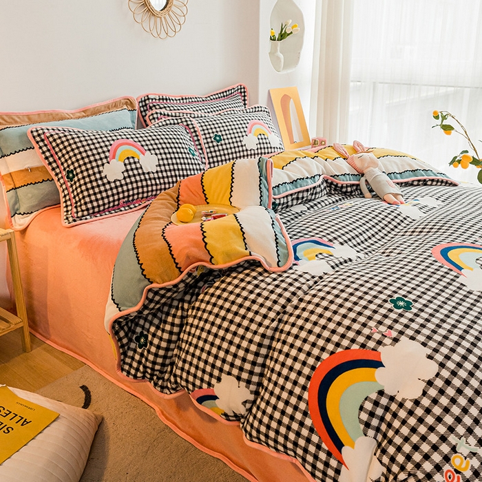 91家纺网 家纺一手货源 找家纺 琪格格纺织 2025新款A牛奶绒B兔兔绒保暖印花四件套 牛奶绒格子彩虹