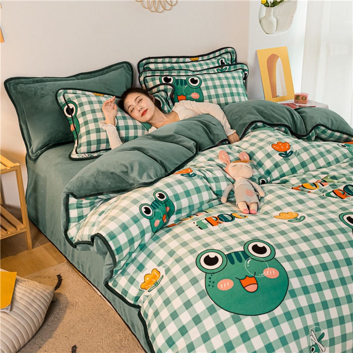 91家纺网 家纺一手货源 找家纺 琪格格纺织 2025新款A牛奶绒B兔兔绒保暖印花四件套 牛奶绒泡泡蛙一