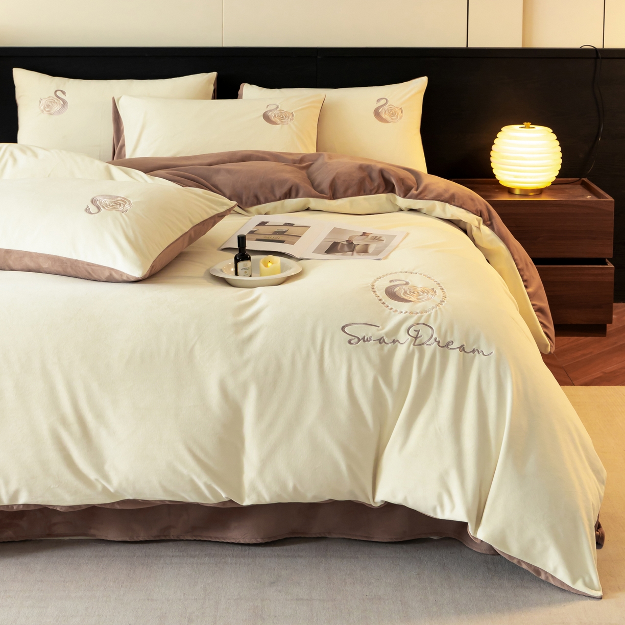 91家纺网 家纺一手货源 找家纺 如一 2025新款水晶绒双拼刺绣四件套天鹅系列 天鹅-奶昔白