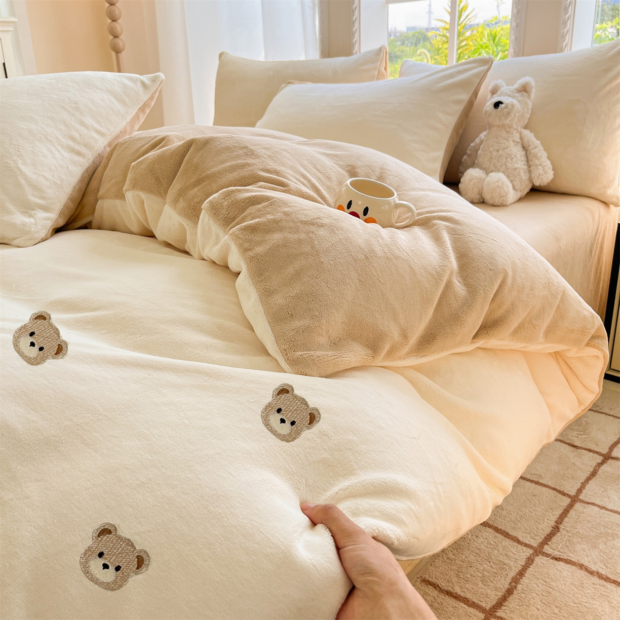 91家纺网 家纺一手货源 找家纺 （总）云棉坊 2025新款高克重牛奶绒四件套-满绣系列