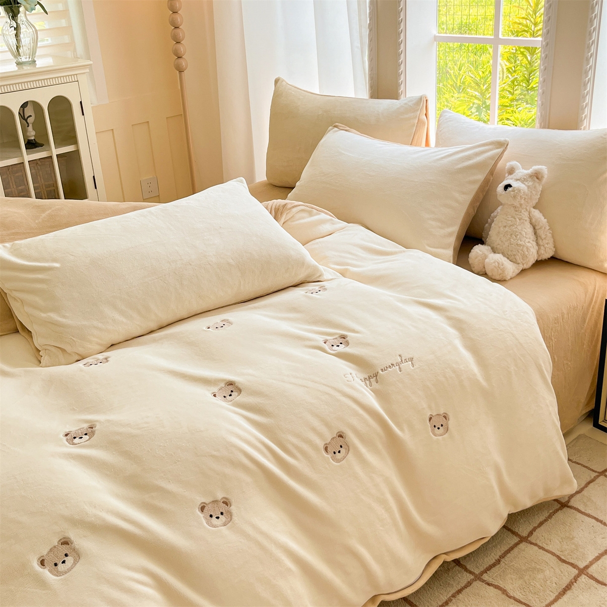 91家纺网 家纺一手货源 找家纺 （总）云棉坊 2025新款高克重牛奶绒四件套-满绣系列