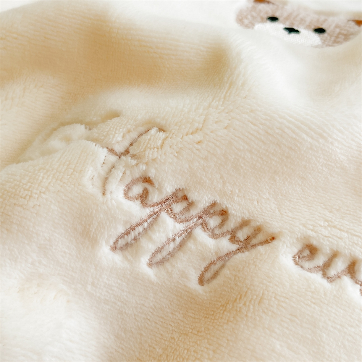 91家纺网 家纺一手货源 找家纺 （总）云棉坊 2025新款高克重牛奶绒四件套-满绣系列