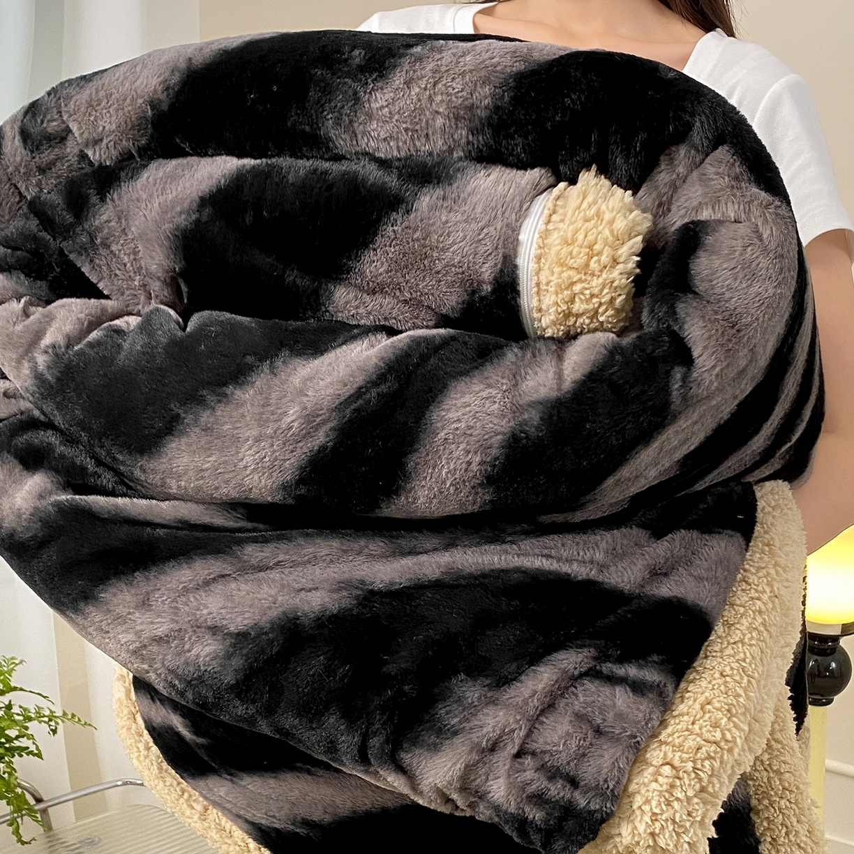 91家纺网 家纺一手货源 找家纺 （总）眠势力 2025新款兔毛绒毛毯冬季加绒加厚盖毯兔兔绒保暖毯子带拉链-美拉德系列