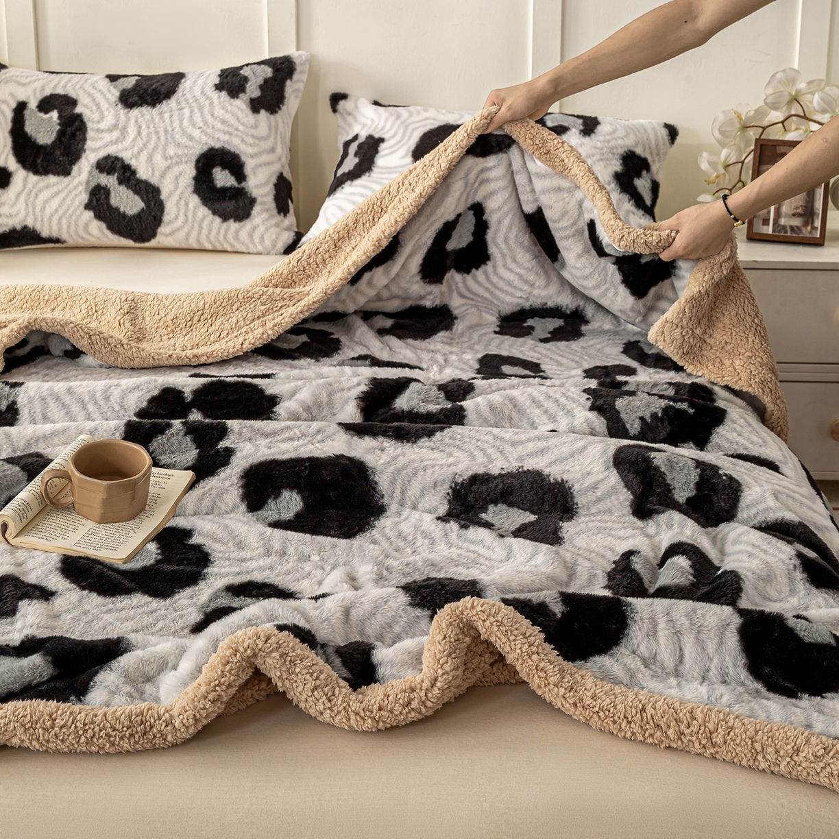 91家纺网 家纺一手货源 找家纺 眠势力 2025新款兔毛绒毛毯冬季加绒加厚盖毯兔兔绒保暖毯子带拉链-美拉德系列 都市斑迹【兔毛绒毛毯拉链款】