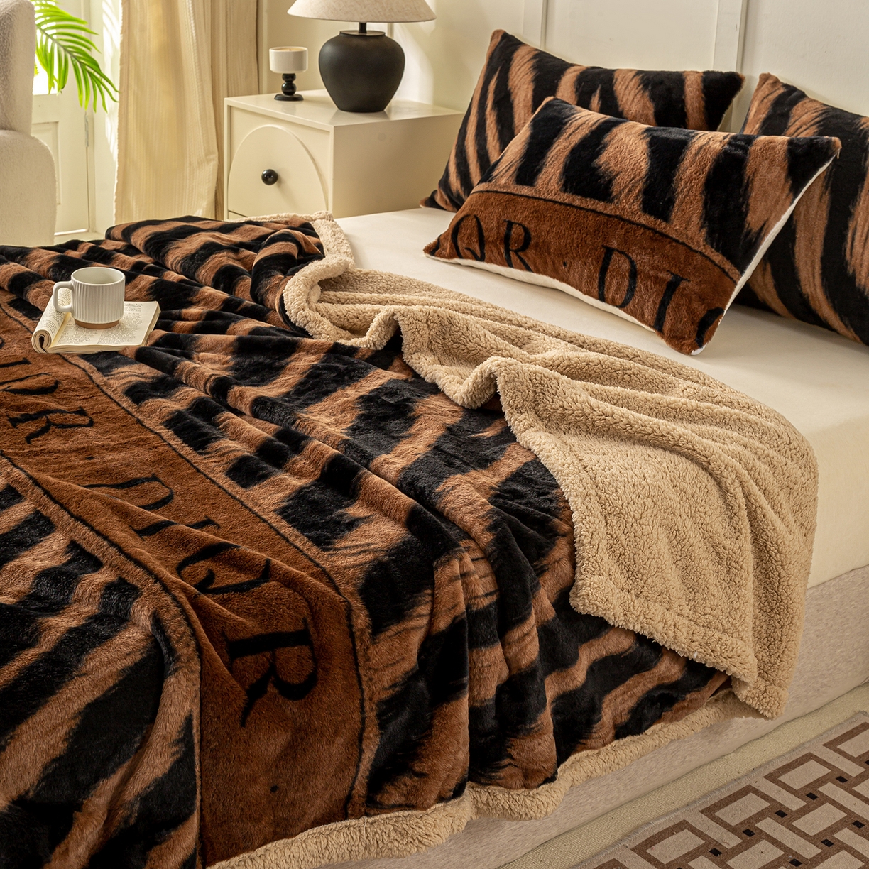 91家纺网 家纺一手货源 找家纺 （总）眠势力 2025新款兔毛绒毛毯冬季加绒加厚盖毯兔兔绒保暖毯子带拉链-美拉德系列