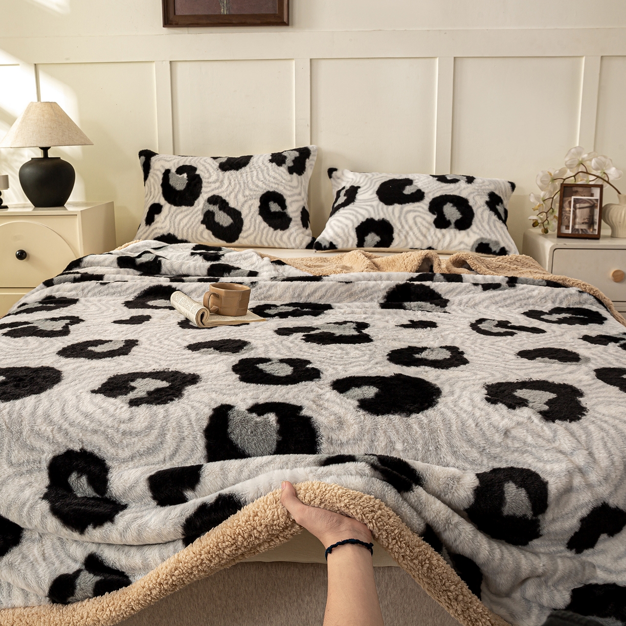 91家纺网 家纺一手货源 找家纺 眠势力 2025新款兔毛绒毛毯冬季加绒加厚盖毯兔兔绒保暖毯子带拉链-美拉德系列 都市斑迹【兔毛绒毛毯拉链款】