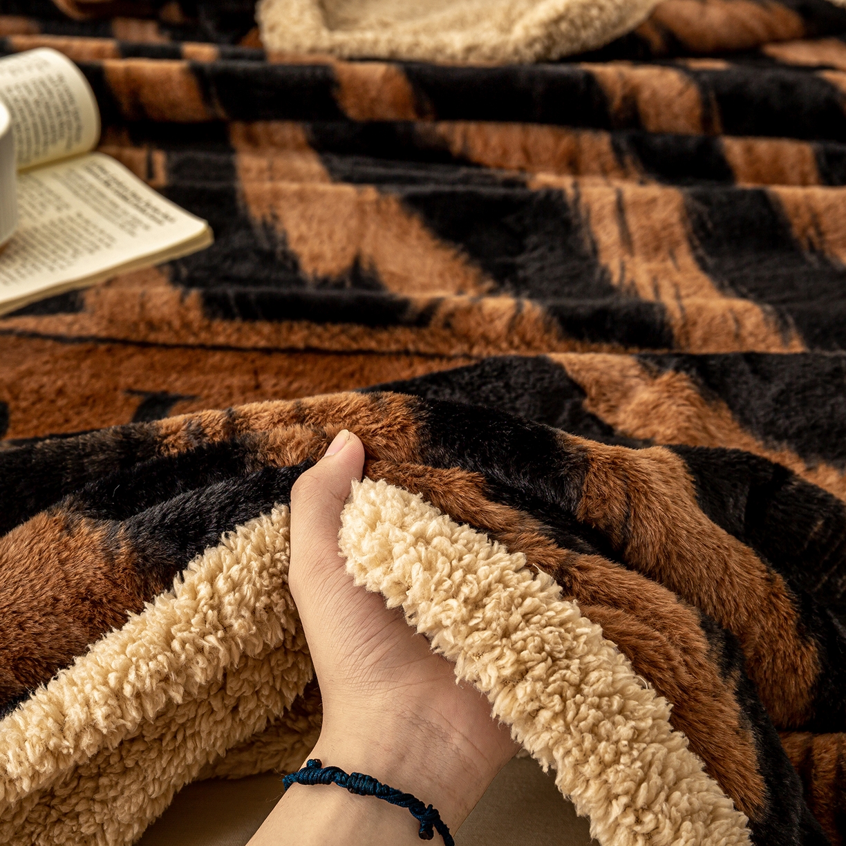 91家纺网 家纺一手货源 找家纺 （总）眠势力 2025新款兔毛绒毛毯冬季加绒加厚盖毯兔兔绒保暖毯子带拉链-美拉德系列