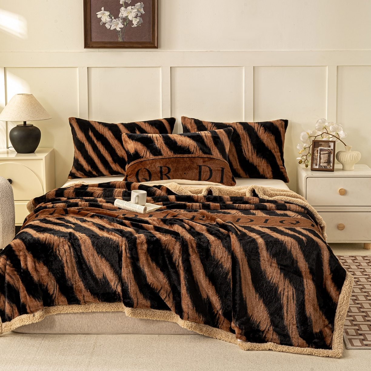 91家纺网 家纺一手货源 找家纺 眠势力 2025新款兔毛绒毛毯冬季加绒加厚盖毯兔兔绒保暖毯子带拉链-美拉德系列 巴黎午后-咖【兔毛绒毛毯拉链款】