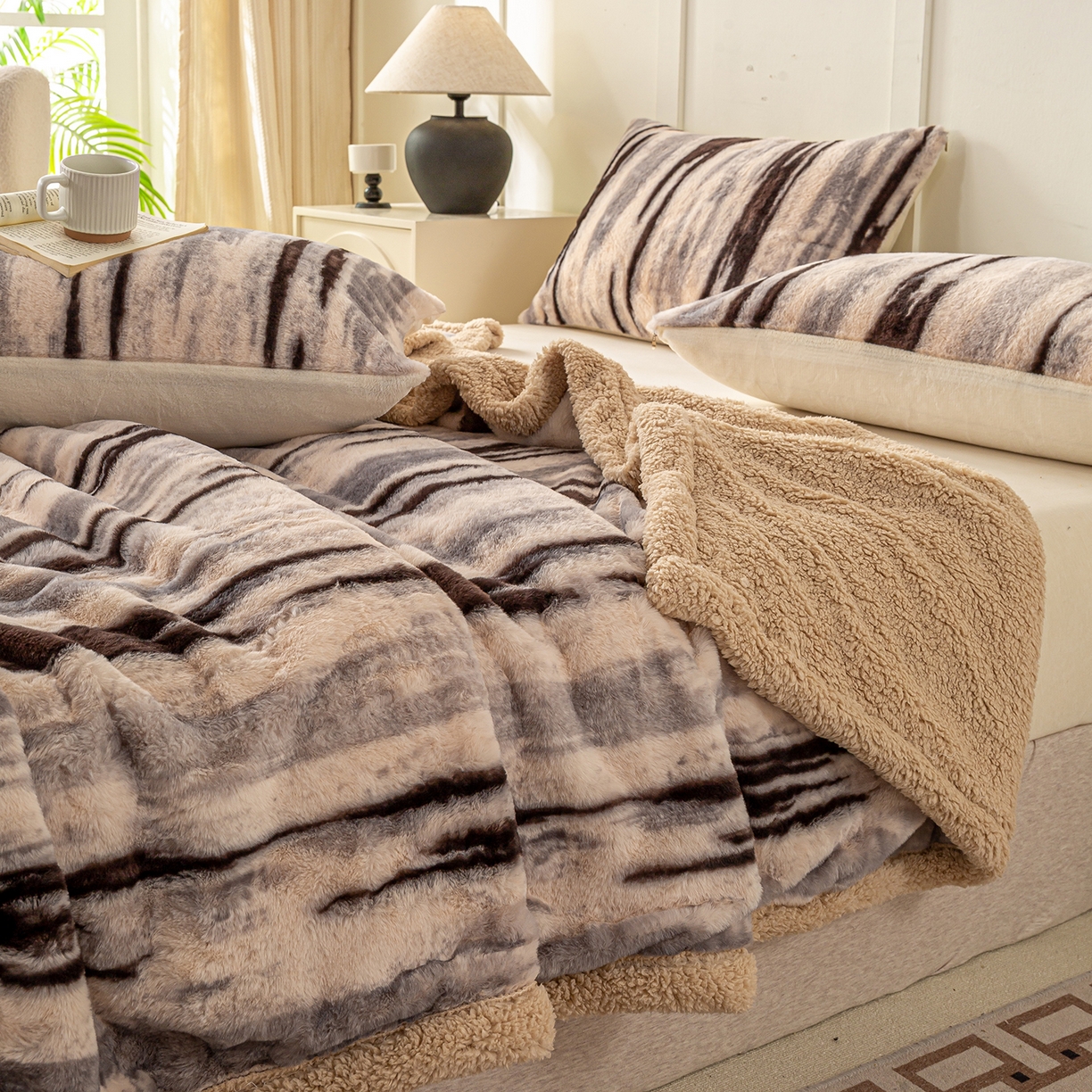 91家纺网 家纺一手货源 找家纺 眠势力 2025新款兔毛绒毛毯冬季加绒加厚盖毯兔兔绒保暖毯子带拉链-美拉德系列 猎影绒光【兔毛绒毛毯拉链款】