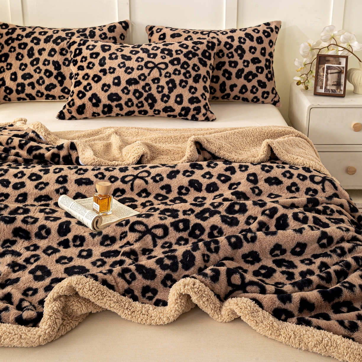 91家纺网 家纺一手货源 找家纺 眠势力 2025新款兔毛绒毛毯冬季加绒加厚盖毯兔兔绒保暖毯子带拉链-美拉德系列 洛可可之吻【兔毛绒毛毯拉链款】