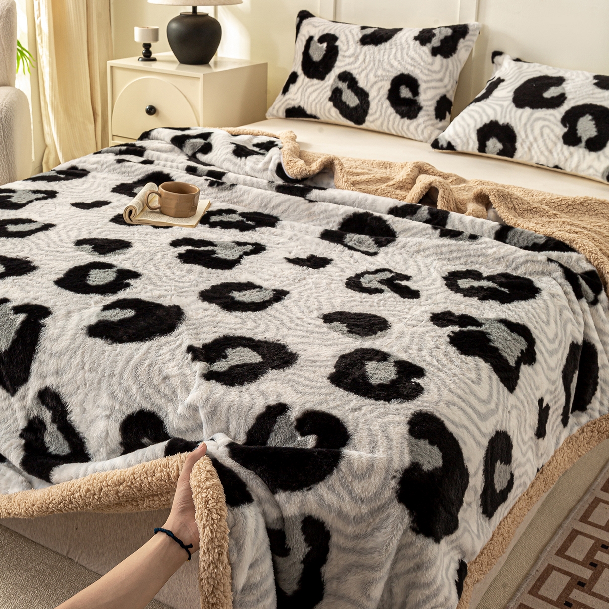 91家纺网 家纺一手货源 找家纺 眠势力 2025新款兔毛绒毛毯冬季加绒加厚盖毯兔兔绒保暖毯子带拉链-美拉德系列 都市斑迹【兔毛绒毛毯拉链款】