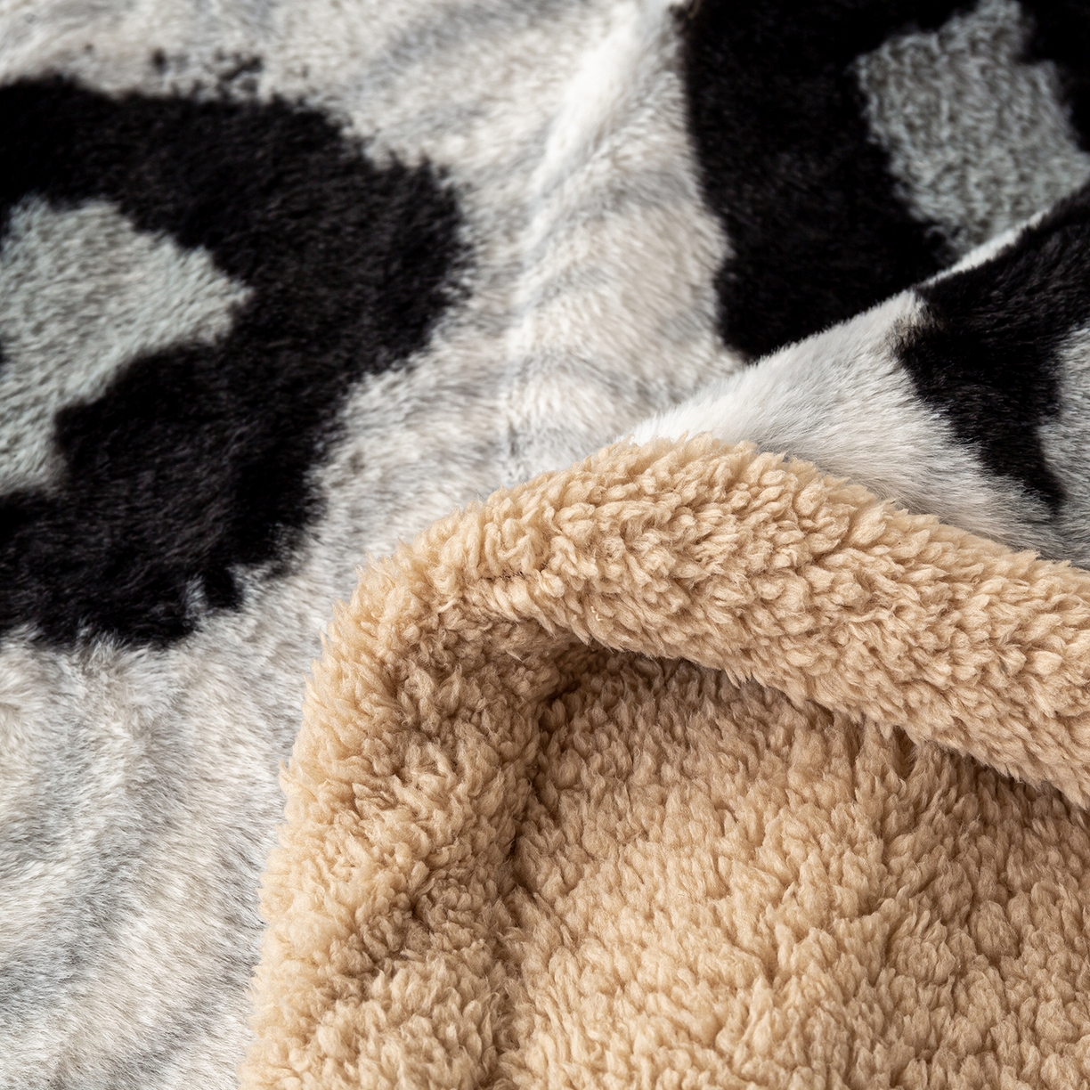 91家纺网 家纺一手货源 找家纺 眠势力 2025新款兔毛绒毛毯冬季加绒加厚盖毯兔兔绒保暖毯子带拉链-美拉德系列 都市斑迹【兔毛绒毛毯拉链款】