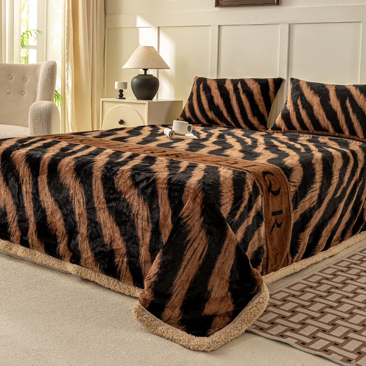 91家纺网 家纺一手货源 找家纺 眠势力 2025新款兔毛绒毛毯冬季加绒加厚盖毯兔兔绒保暖毯子带拉链-美拉德系列 巴黎午后-咖【兔毛绒毛毯拉链款】