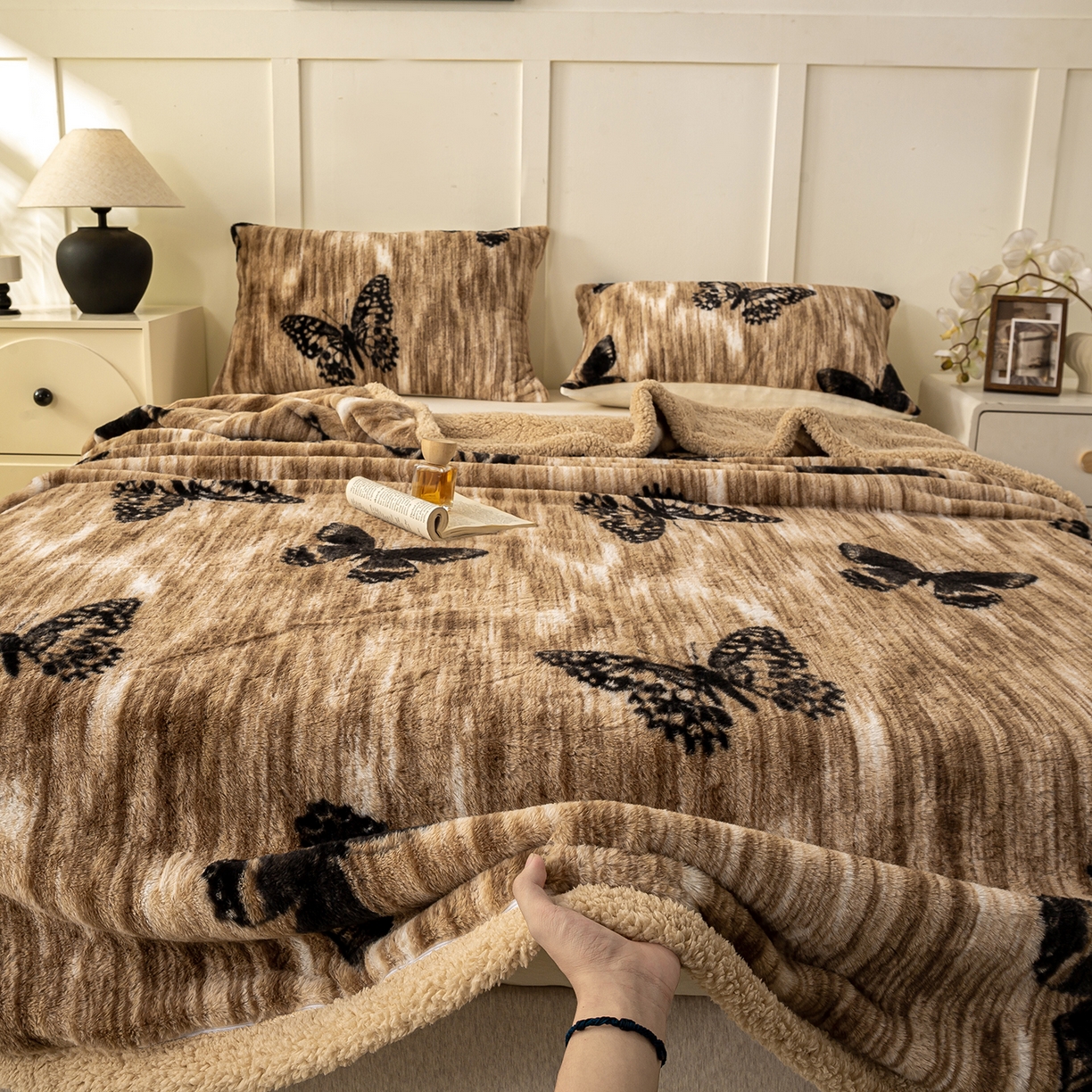 91家纺网 家纺一手货源 找家纺 眠势力 2025新款兔毛绒毛毯冬季加绒加厚盖毯兔兔绒保暖毯子带拉链-美拉德系列 蝶绒梦境【兔毛绒毛毯拉链款】