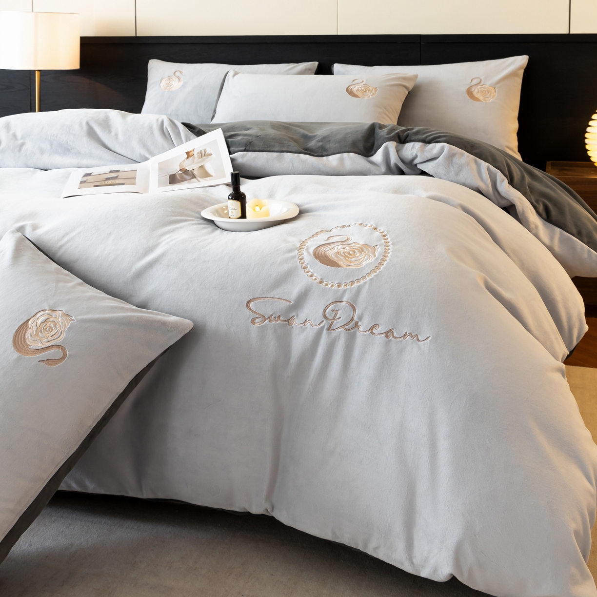 91家纺网 家纺一手货源 找家纺 如一 2025新款水晶绒双拼刺绣四件套天鹅系列 天鹅-星辰银