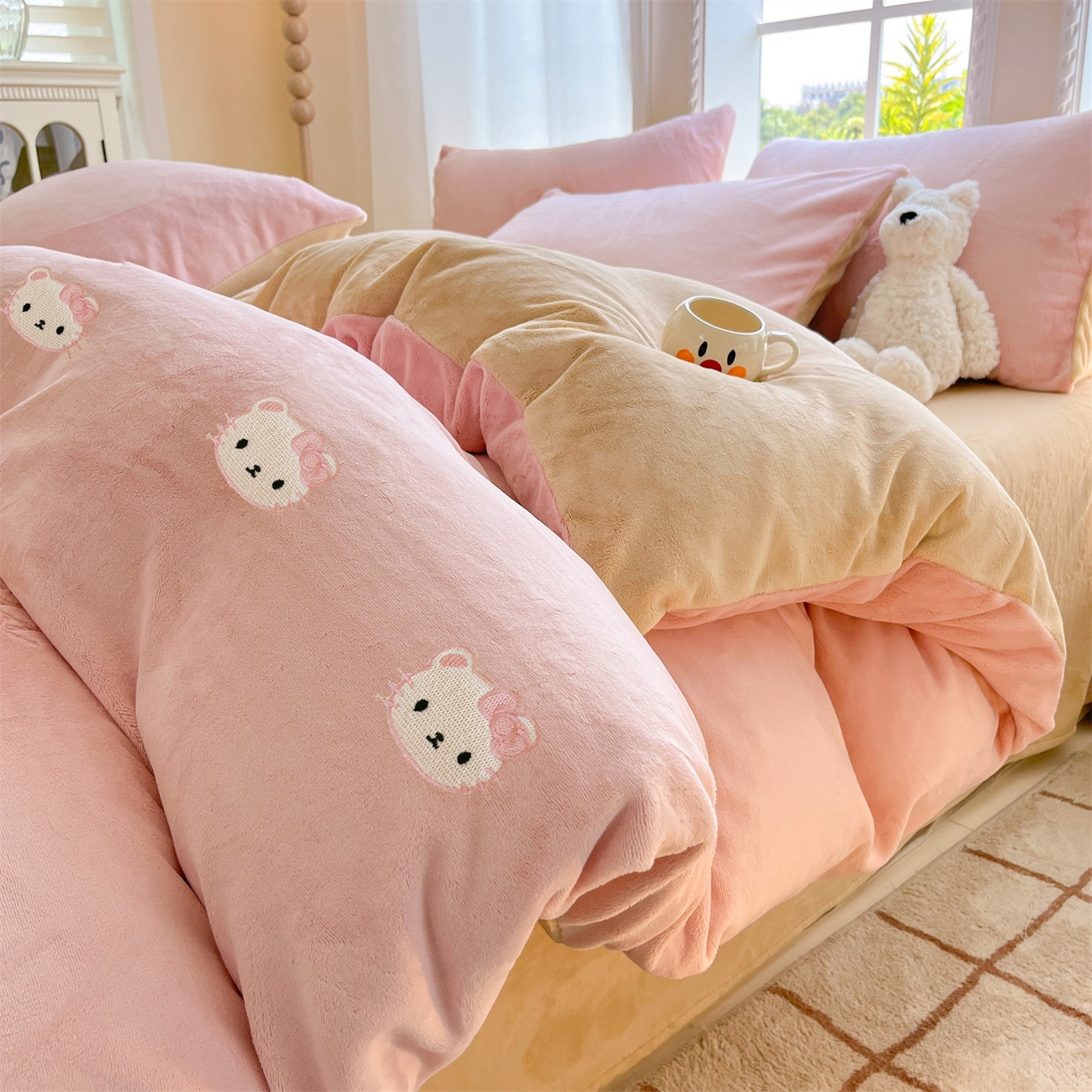 91家纺网 家纺一手货源 找家纺 （总）云棉坊 2025新款高克重牛奶绒四件套-满绣系列