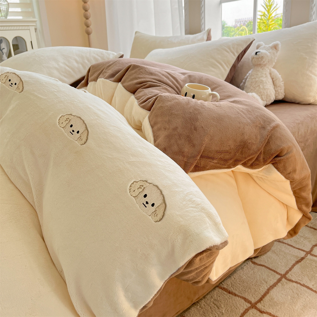 91家纺网 家纺一手货源 找家纺 （总）云棉坊 2025新款高克重牛奶绒四件套-满绣系列