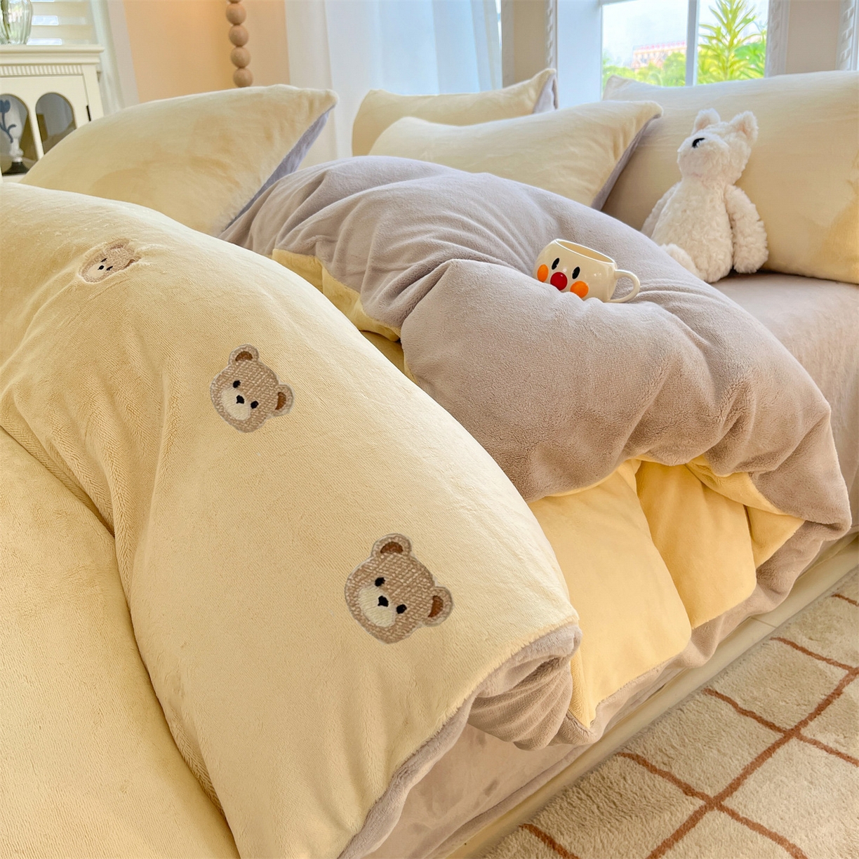 91家纺网 家纺一手货源 找家纺 （总）云棉坊 2025新款高克重牛奶绒四件套-满绣系列