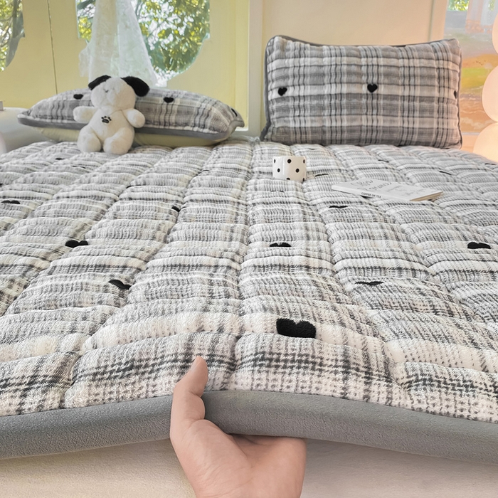 91家纺网 家纺一手货源 找家纺 （总）眠势力 2025新款牛奶绒泡泡床垫加绒仿兔毛绒床褥子秋冬保暖珊瑚绒夹棉床护垫