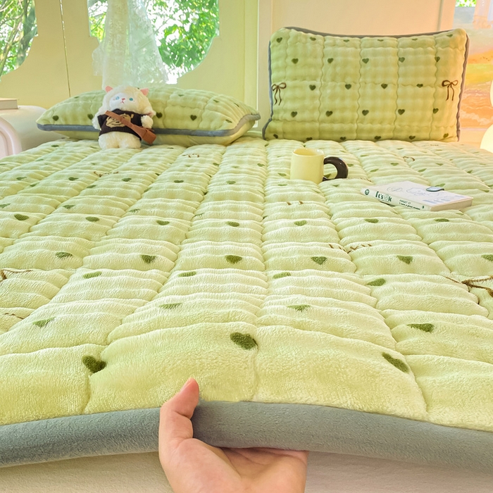 91家纺网 家纺一手货源 找家纺 （总）眠势力 2025新款牛奶绒泡泡床垫加绒仿兔毛绒床褥子秋冬保暖珊瑚绒夹棉床护垫