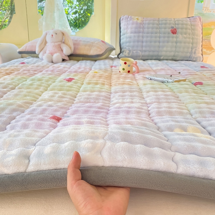 91家纺网 家纺一手货源 找家纺 （总）眠势力 2025新款牛奶绒泡泡床垫加绒仿兔毛绒床褥子秋冬保暖珊瑚绒夹棉床护垫