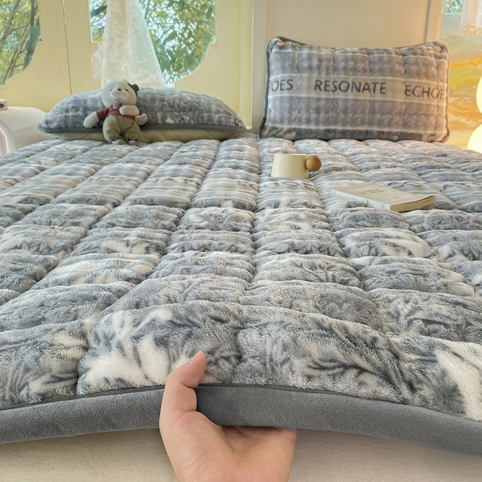 91家纺网 家纺一手货源 找家纺 （总）眠势力 2025新款牛奶绒泡泡床垫加绒仿兔毛绒床褥子秋冬保暖珊瑚绒夹棉床护垫