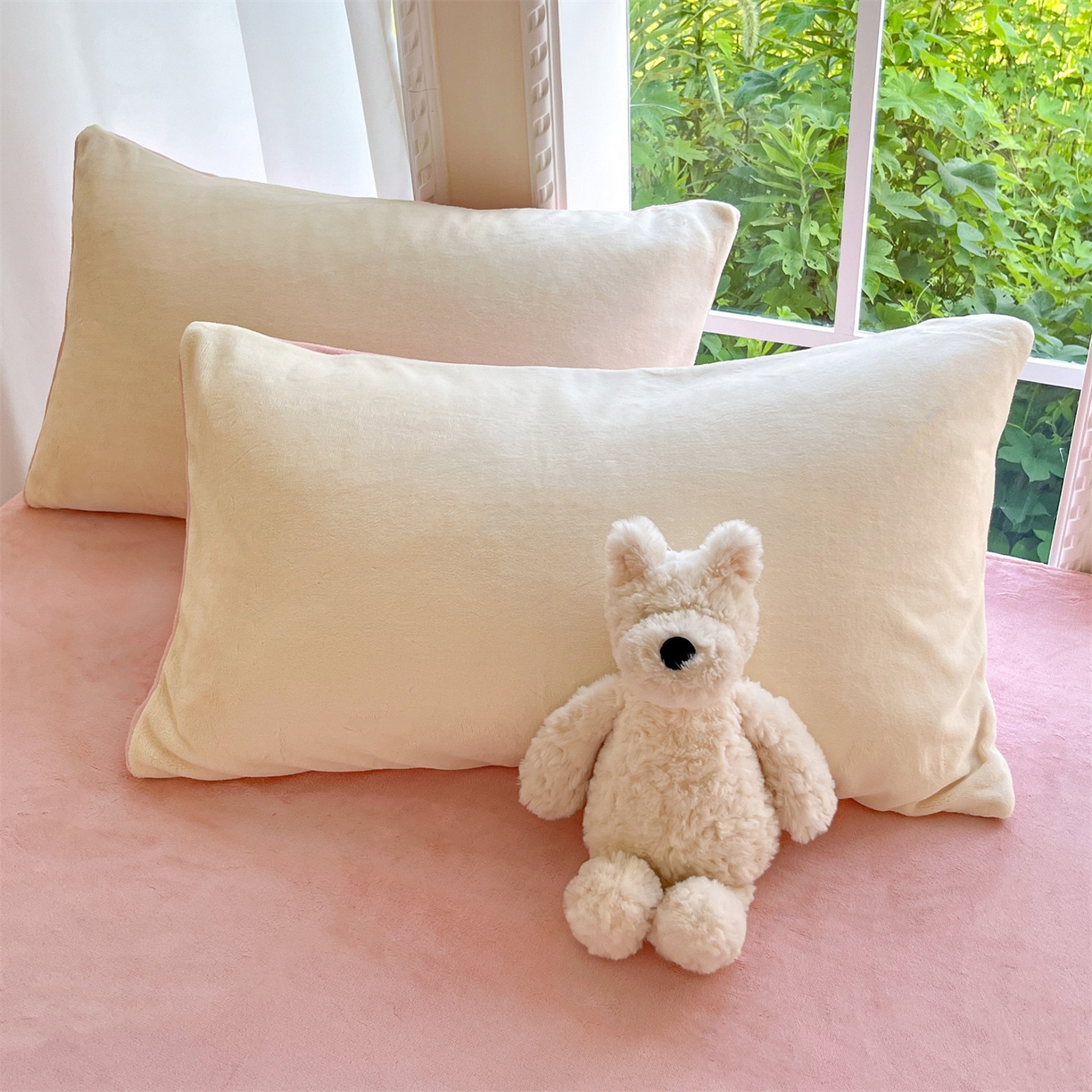 91家纺网 家纺一手货源 找家纺 云棉坊 2025新款高克重牛奶绒四件套-满绣系列 花朵-奶白粉