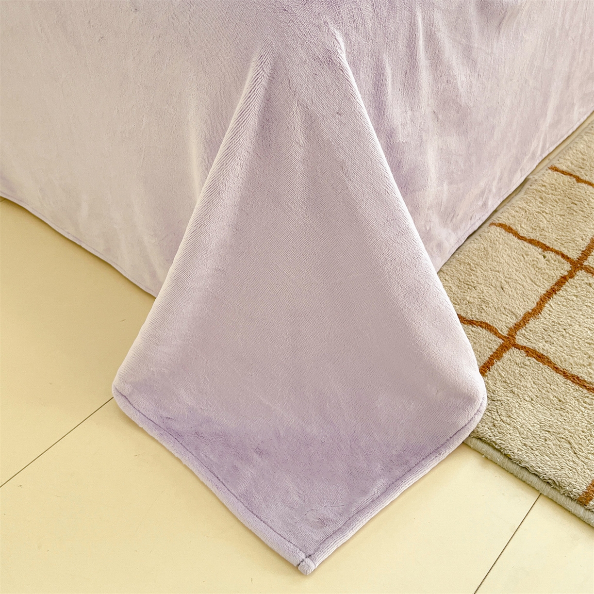 91家纺网 家纺一手货源 找家纺 云棉坊 2025新款高克重牛奶绒四件套-满绣系列 开心猫-奶白紫