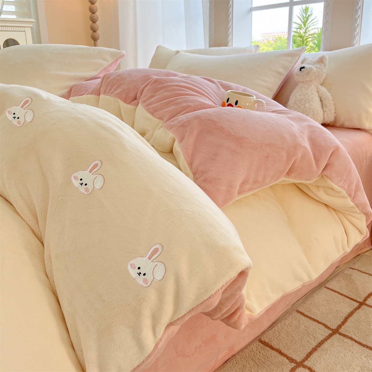 云棉坊 2025新款高克重牛奶绒四件套-满绣系列 可爱兔-奶白粉