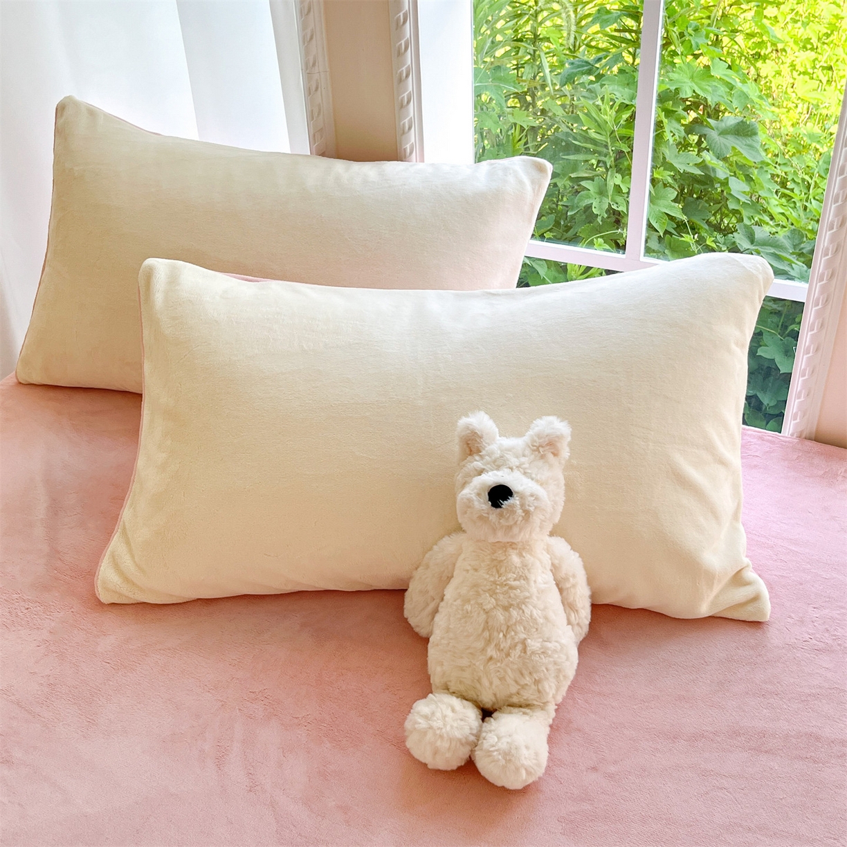 91家纺网 家纺一手货源 找家纺 云棉坊 2025新款高克重牛奶绒四件套-满绣系列 可爱兔-奶白粉