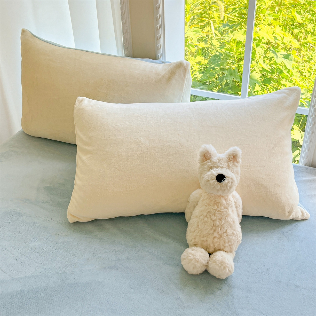 91家纺网 家纺一手货源 找家纺 云棉坊 2025新款高克重牛奶绒四件套-满绣系列 可爱兔-奶白蓝