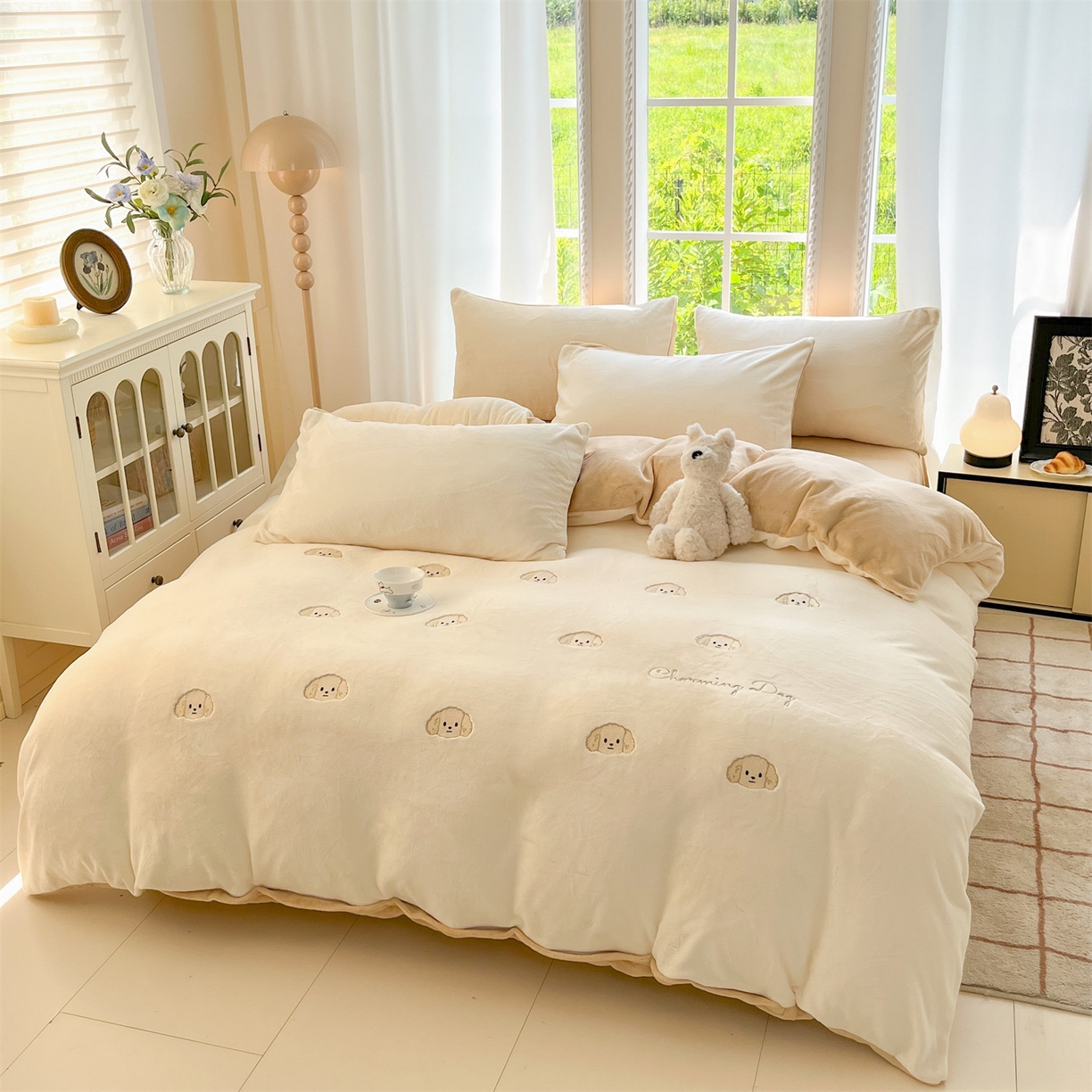91家纺网 家纺一手货源 找家纺 云棉坊 2025新款高克重牛奶绒四件套-满绣系列 毛毛狗-奶白咖