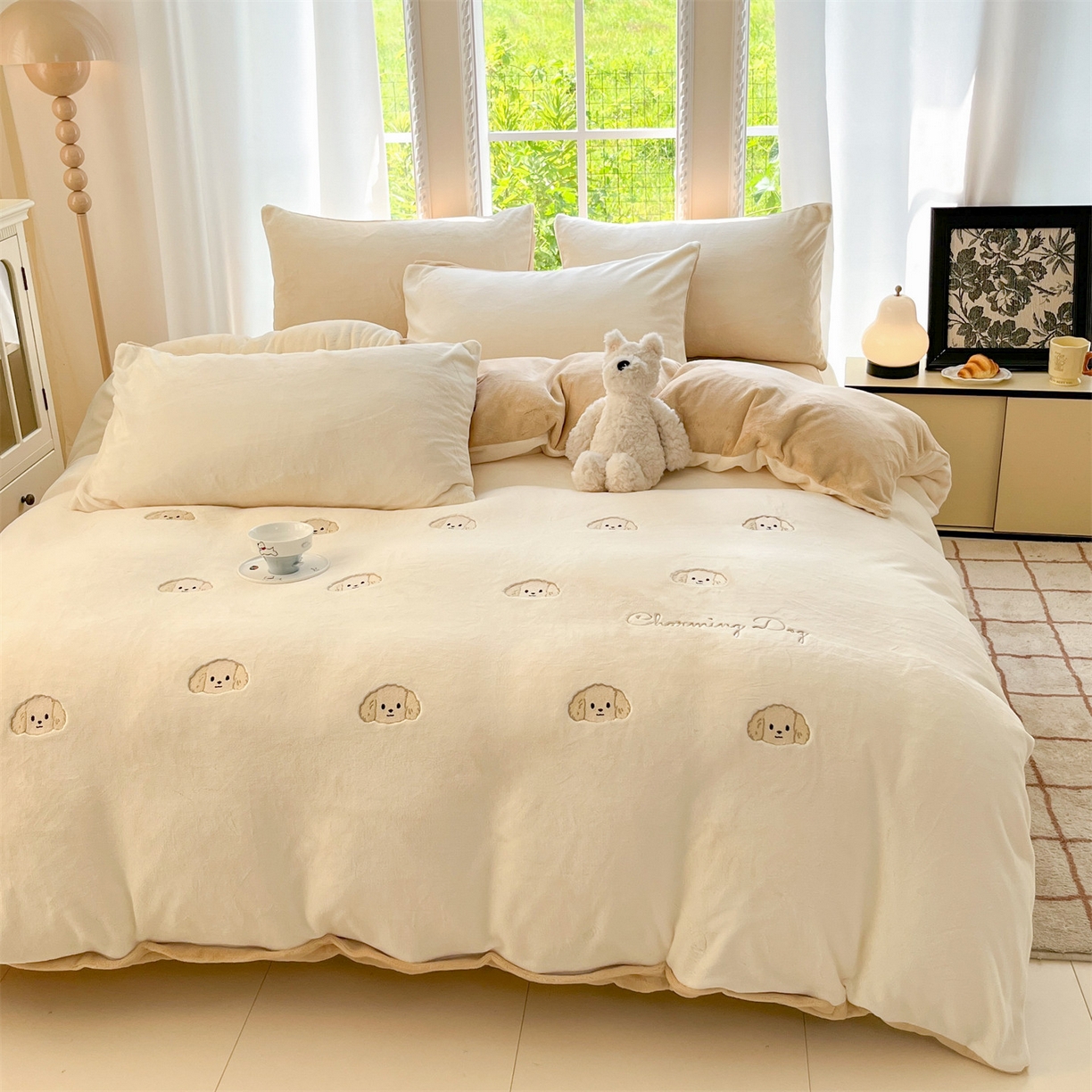 91家纺网 家纺一手货源 找家纺 云棉坊 2025新款高克重牛奶绒四件套-满绣系列 毛毛狗-奶白咖