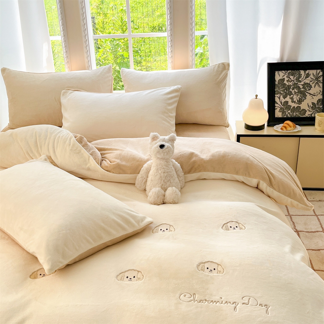 91家纺网 家纺一手货源 找家纺 云棉坊 2025新款高克重牛奶绒四件套-满绣系列 毛毛狗-奶白咖