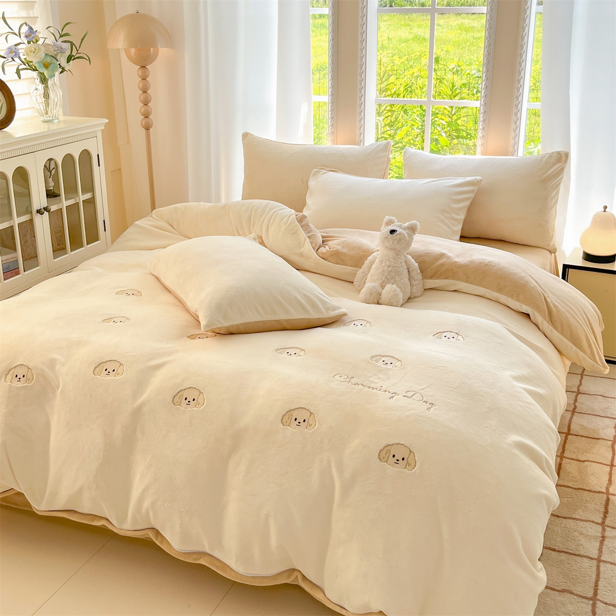91家纺网 家纺一手货源 找家纺 云棉坊 2025新款高克重牛奶绒四件套-满绣系列 毛毛狗-奶白咖