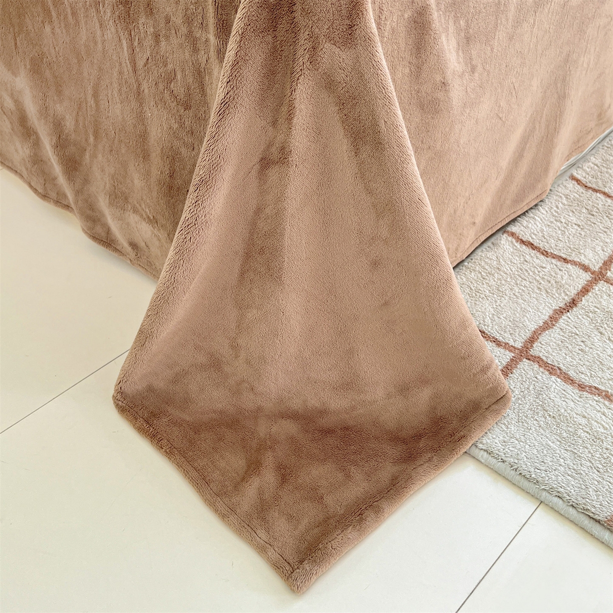 91家纺网 家纺一手货源 找家纺 云棉坊 2025新款高克重牛奶绒四件套-满绣系列 毛毛狗-奶白棕