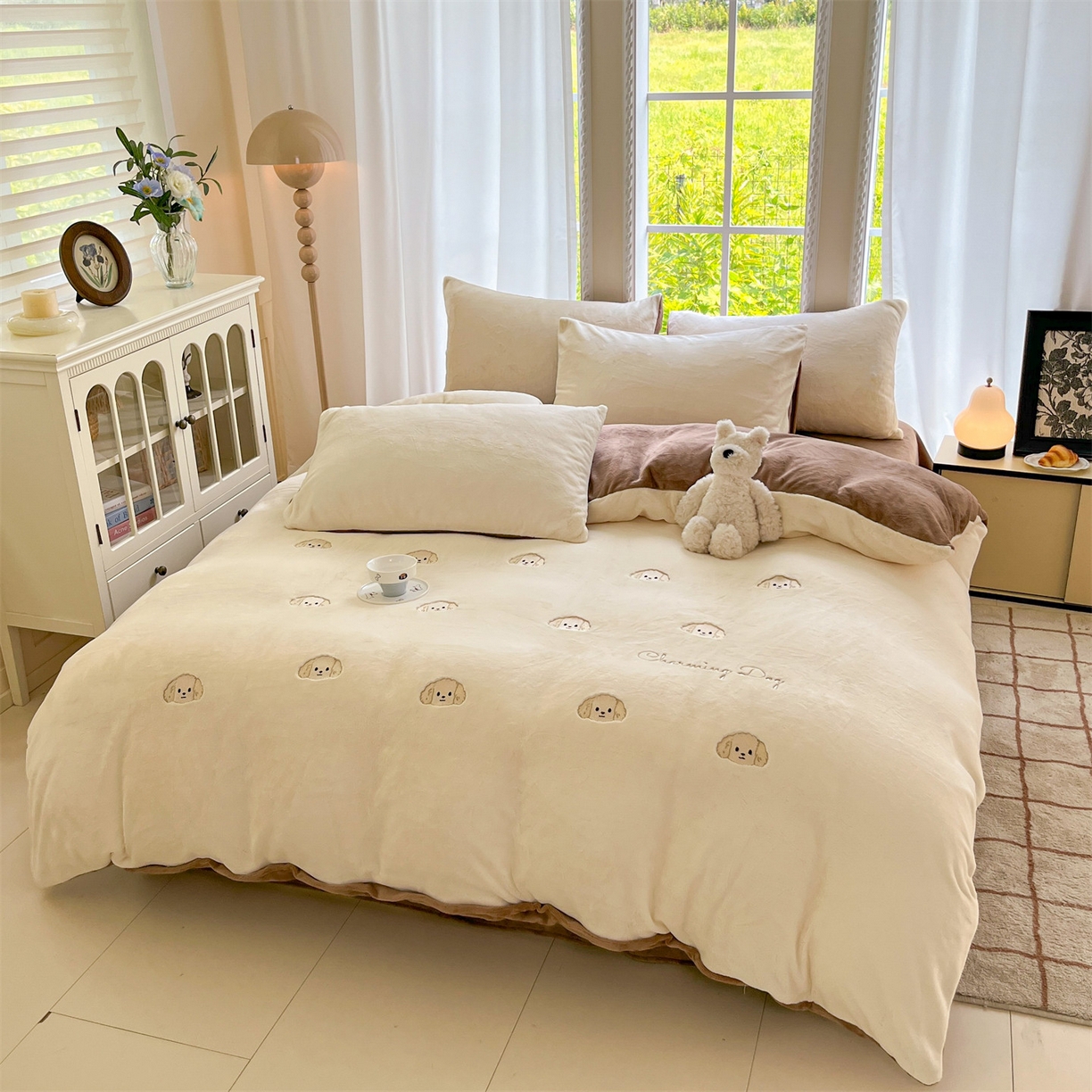 91家纺网 家纺一手货源 找家纺 云棉坊 2025新款高克重牛奶绒四件套-满绣系列 毛毛狗-奶白棕