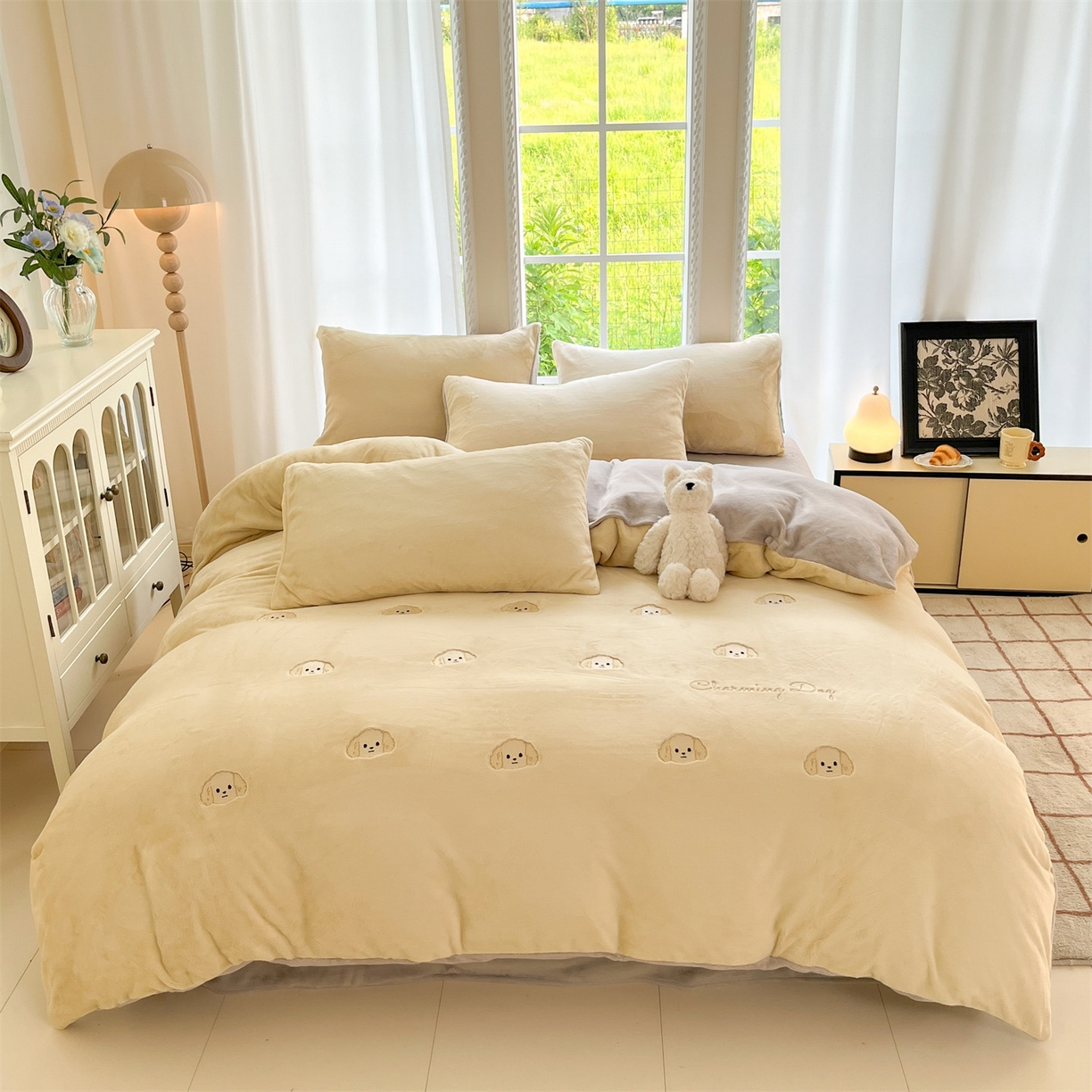 91家纺网 家纺一手货源 找家纺 云棉坊 2025新款高克重牛奶绒四件套-满绣系列 毛毛狗-奶黄灰