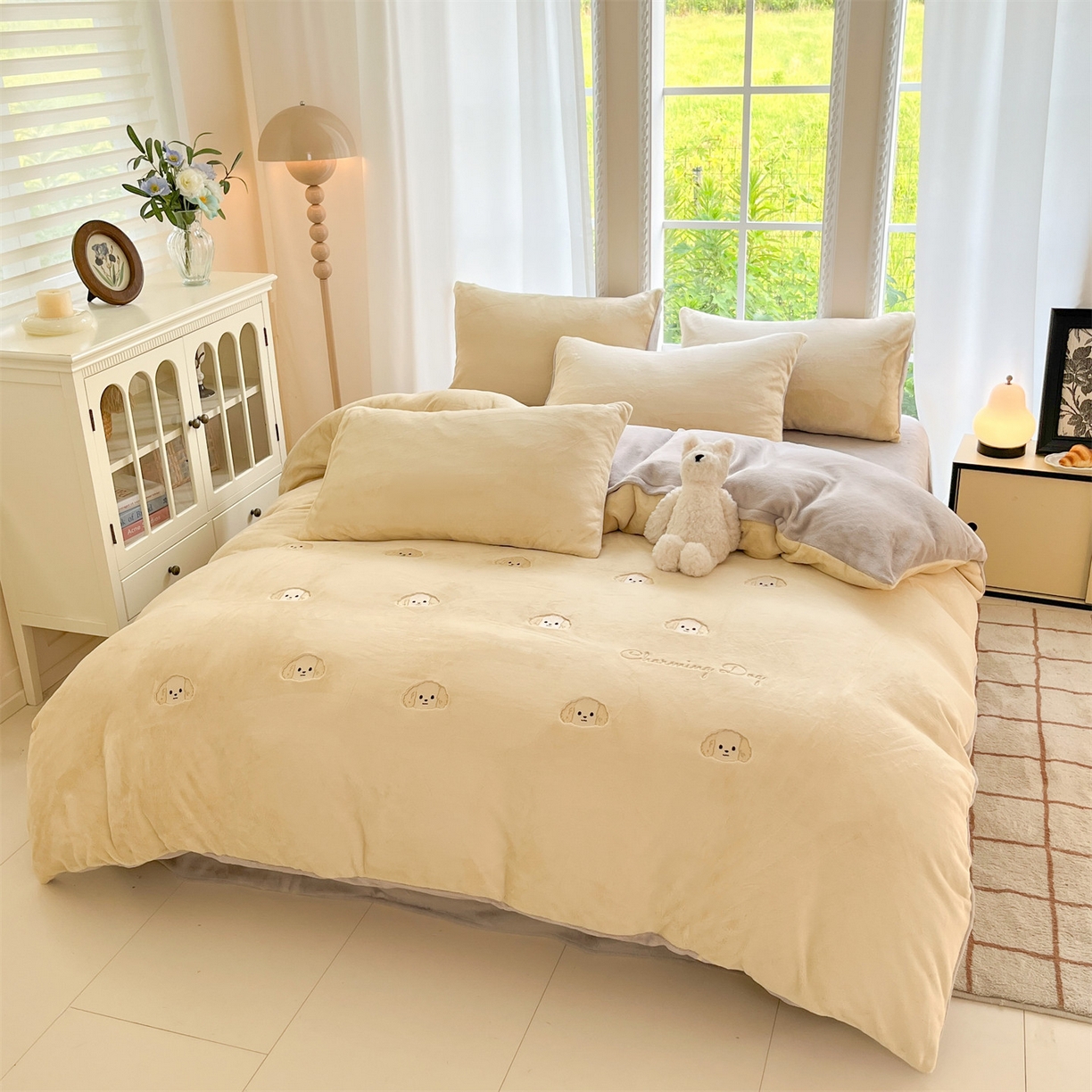 91家纺网 家纺一手货源 找家纺 云棉坊 2025新款高克重牛奶绒四件套-满绣系列 毛毛狗-奶黄灰