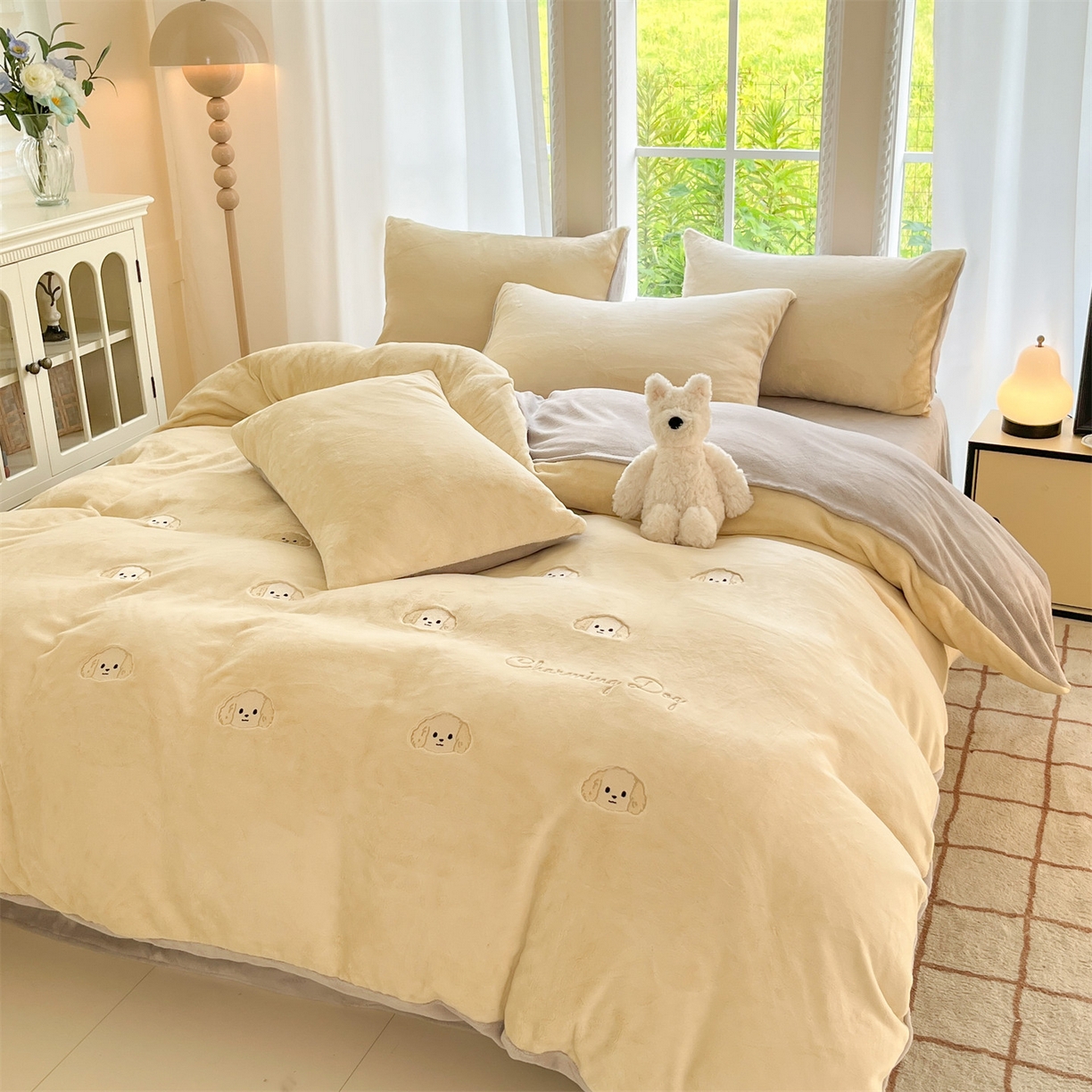 91家纺网 家纺一手货源 找家纺 云棉坊 2025新款高克重牛奶绒四件套-满绣系列 毛毛狗-奶黄灰